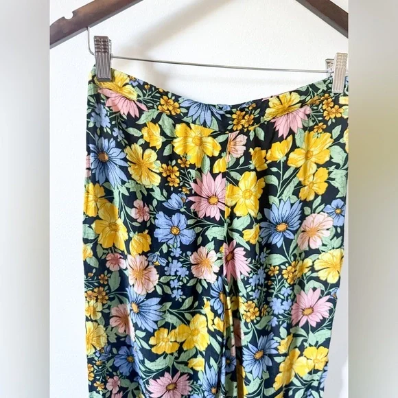 Miss Selfridge Floral Pants - Picture 6 of 13